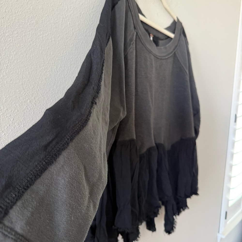 Free People Duster Pullover with Ruffled Asymmetrical Hem Black Large - Picture 2 of 8